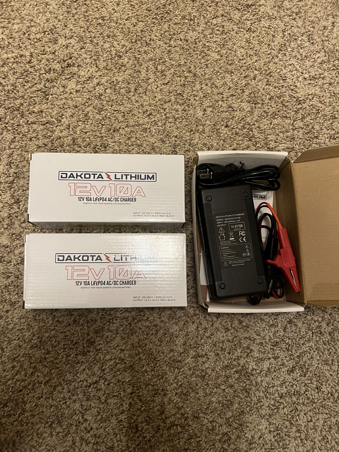 Lithium 12v 10amp lifePO4 AC/DC charger