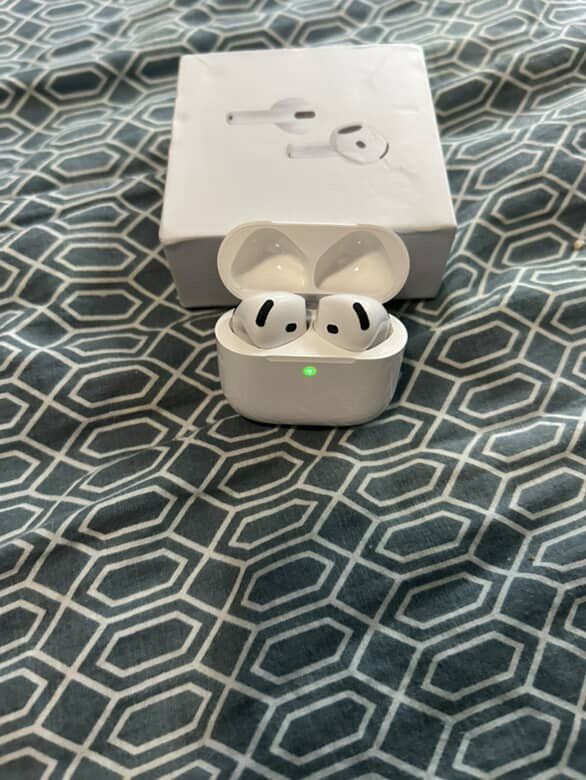 AirPod 4s