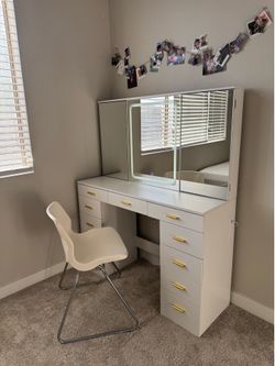White Vanity Desk with LED Mirror & Storage – Excellent Condition