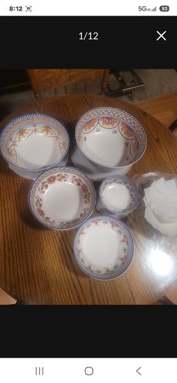 5 Pieces Bowl Set   With Lids.    Best Offers