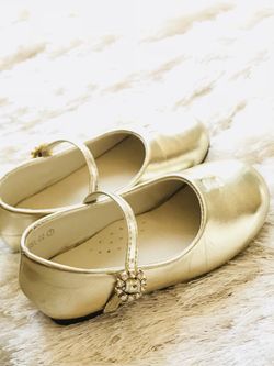 Gold color dress shoes size 7