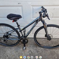 GT Women's Hybrid Commuter Road Bike 