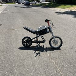 Razor Rsf650 motorcycle rolling frame.