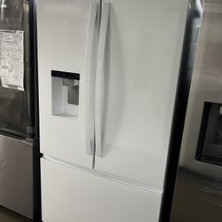 FLOOR MODEL WHIRLPOOL GLOSS WHITE FRENCH STYLE REFRIGERATOR 
