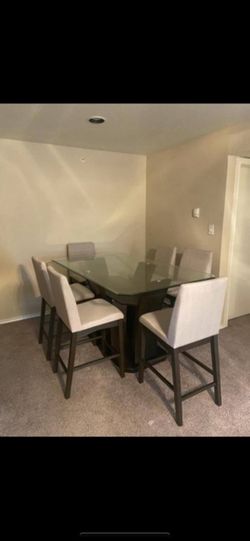 Dinner Table! Almost Brand New Selling Because Of Moving 