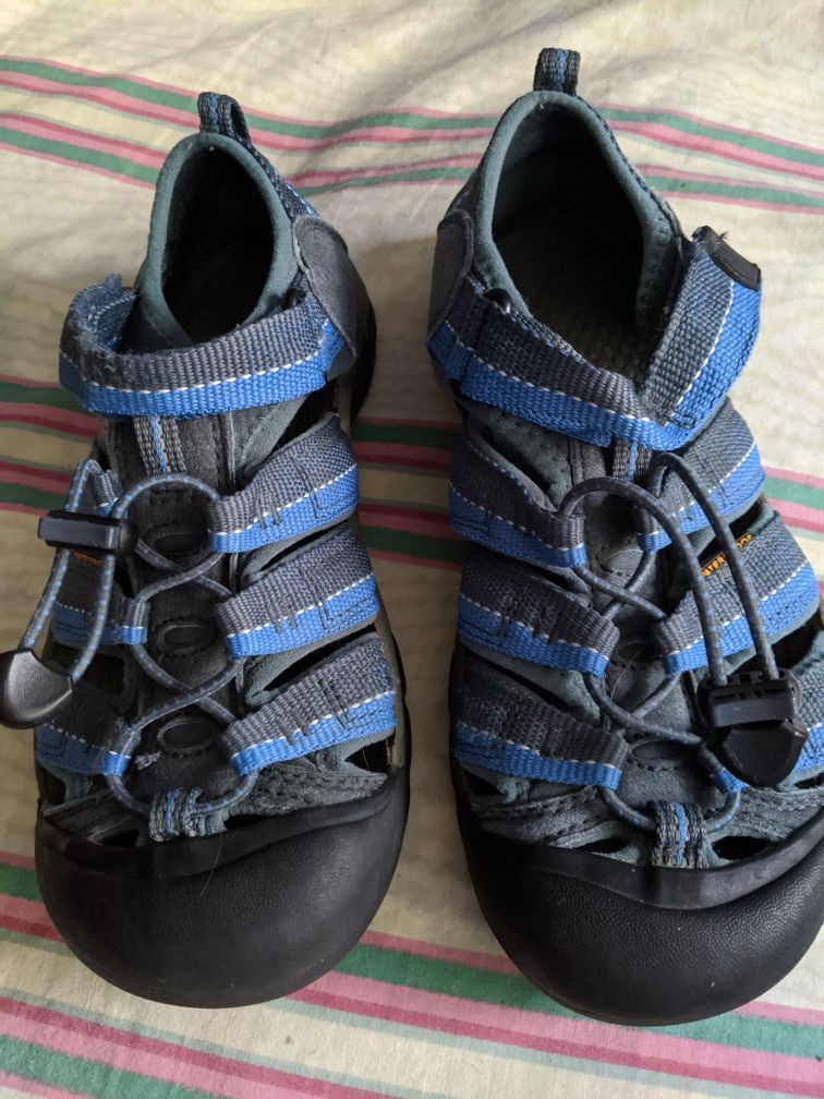 Size 4 youth keens $20 each