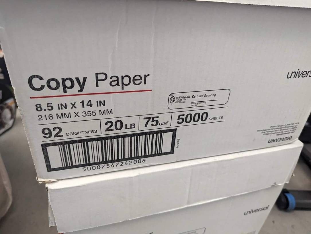 Universal Legal Copy Paper, 92 Brightness, 20 lb, 81/2 x 14, White