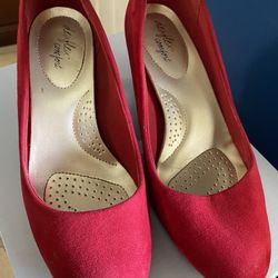 Comfortable Red Heels size 7 1/2 W