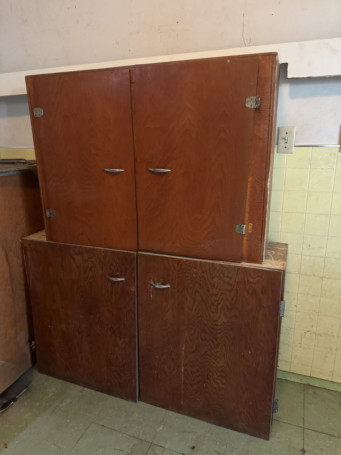 2 Cabinets with Shelves