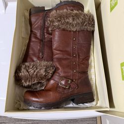 Naturalizer brown leather boots size 6 in excellent condition 
