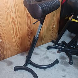 (5) Brody Sit-Stand Chair 