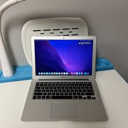 MacBook Air w/macOS Monterey