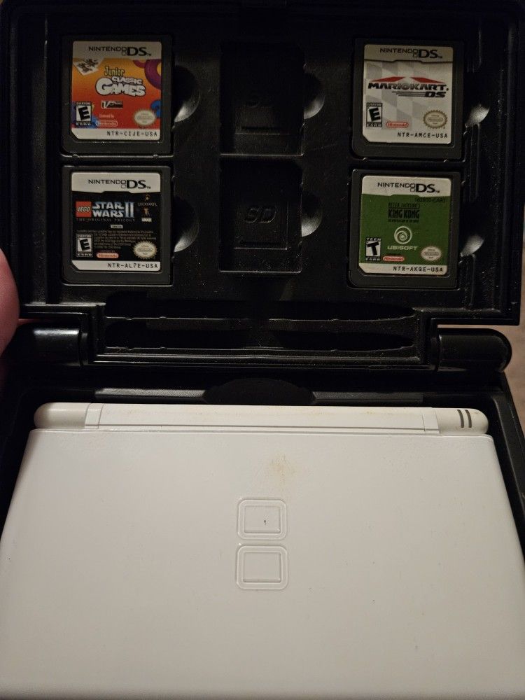 Nintendo DS Bundle w/ Case and 17 Games
