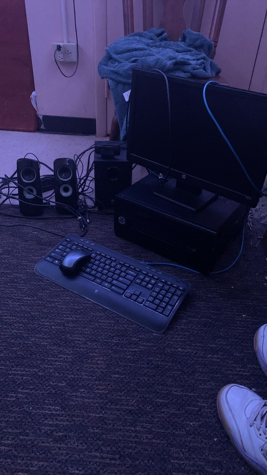 Computer Monitor Wireless Keyboard & 2 Mouse With Sound System Included