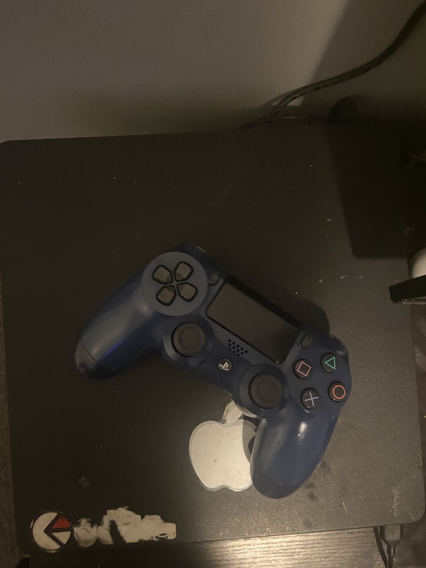 ps4 coming with controller