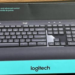 Logitech MK540 Wireless Keyboard Mouse Combo 