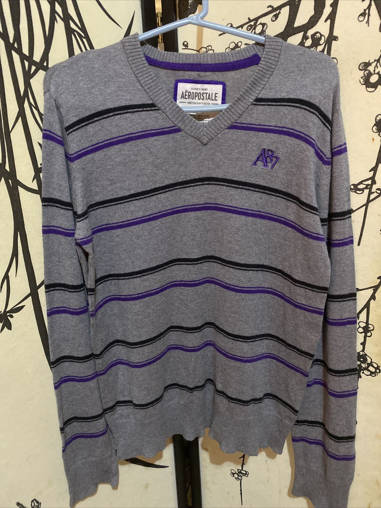 VTG Aeropostale Men’s Gray/Black Purple Striped Sweater W/Embroidery LogoA87