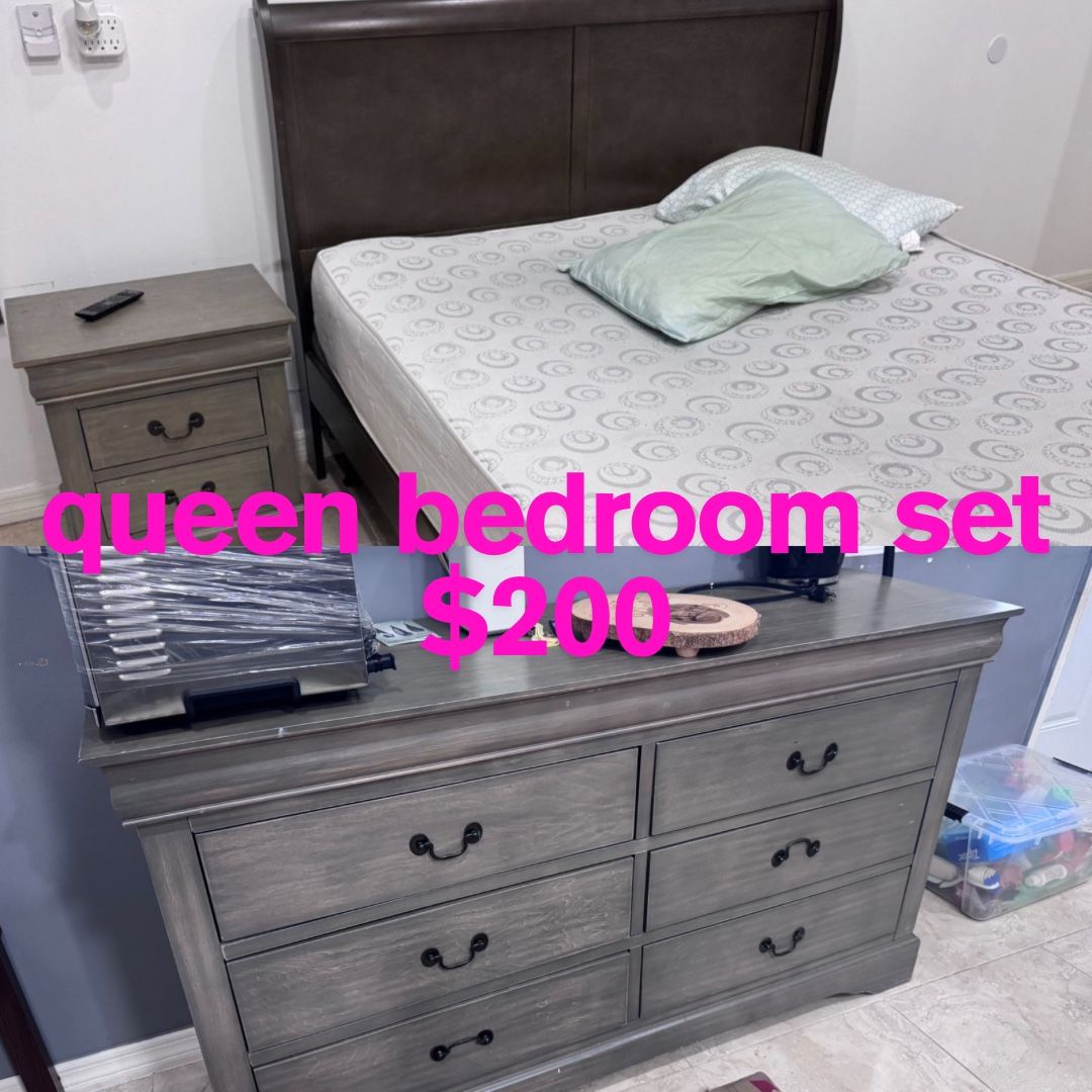 Queeen Bedroom Set For Sale Fast $200