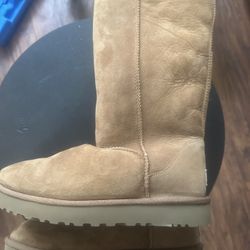 UGG CLASSIC TALL BOOTS LIKE NEW Size 9