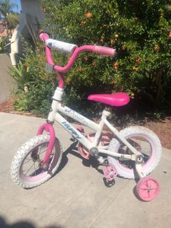 Girl’s bicycle with training wheels