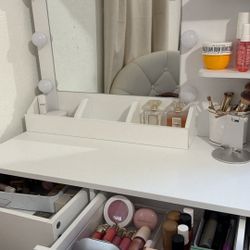Vanity Like New 