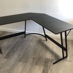 Black L-Shaped Desk | Corner Desk | Metal Frame | Modern Style