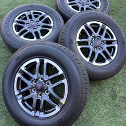 TRD Toyota Tacoma 2024 al 2027 TRD rims 4Runner Tundrs rines y llantas como nuevos.