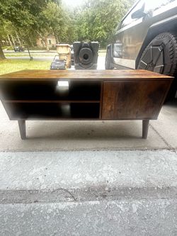 Tv / entertainment stand