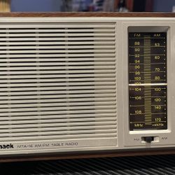 Vintage Radio Shack MTA-16 AM/FM Table Radio