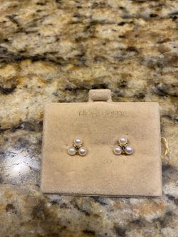 Pearl & Sapphire Earnings Set In 14 Kt Yellow Gold