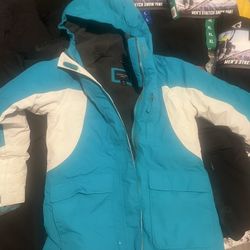 Snow jacket LANDS END BRAND 30$. Size 10/12 PERFECT CONDITION & WARM 30$ Please EXACT CASH OR ZELLE