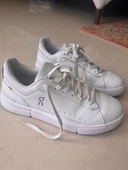 Women’s On Cloud On the Roger Advantage Sneaker