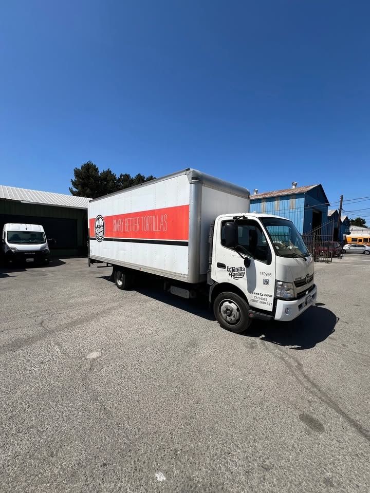 2017 Hino XL195 Box Truck - Great Lift Gate - Clean Title