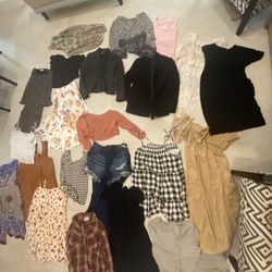 Badge Of Second Hand Clothes In Very Good Conditions. Brands: Zara, Express, Forever21, Mango.. Size Small And Medium 