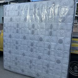 King Size Mattress Pillow Top 12"    New Mattress Ina Plastic 