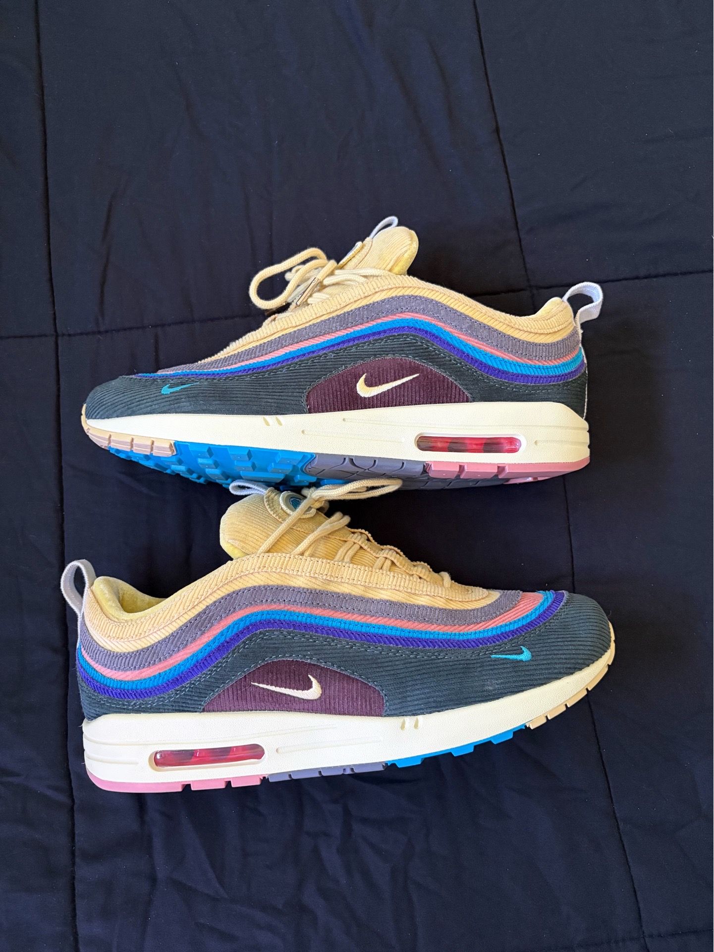 NIKE AIRMAXS