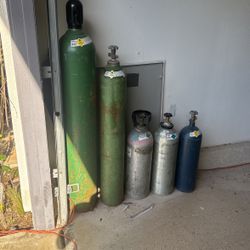 Empty O2 Tanks And Co2 Tanks