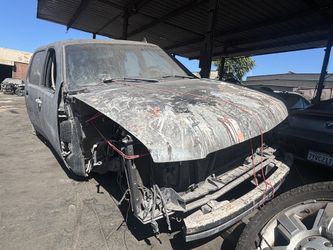 2007 Chevy Suburban 5.3L V8 RWD Engine and Transmission Only (parts)
