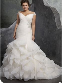 Wedding gown for sale size 16