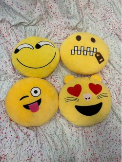 Emoji pillows set of 4