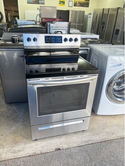 Frigidaire electric range works great 👍