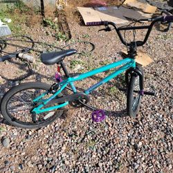 Mongoose Fling 90 Bmx Bike With Pegs