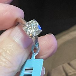 Moissonite Diamond And Sterling Silver ring Size 7 