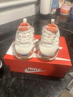 Toddler Nikes Size 6c