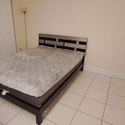 Contemporary Queen Bedroom Set