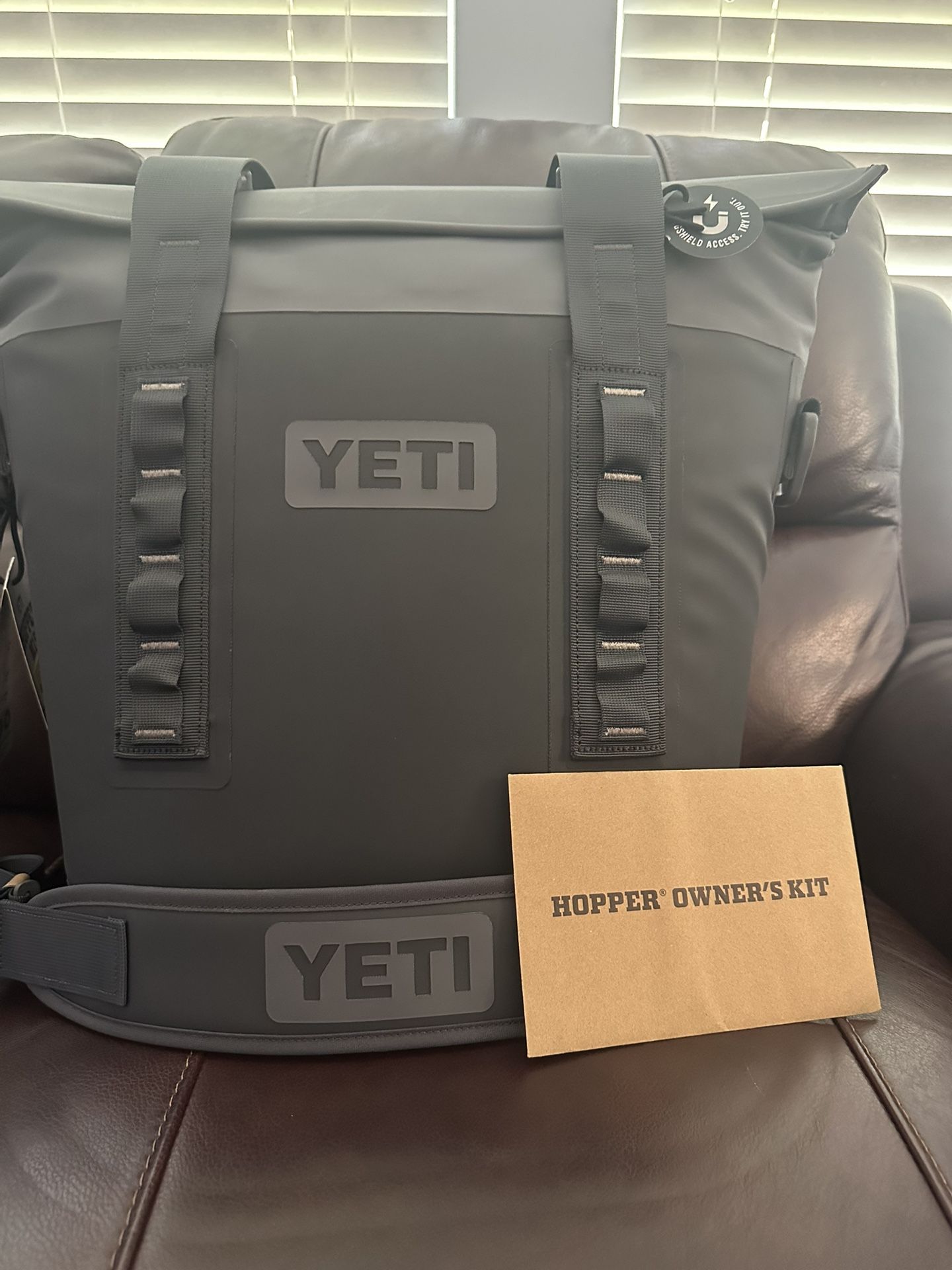 NEW YETI Hopper M15 Soft Cooler