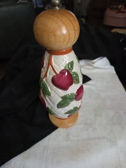Vtg Franciscan Apple Pattern Bulbous Pepper Mill