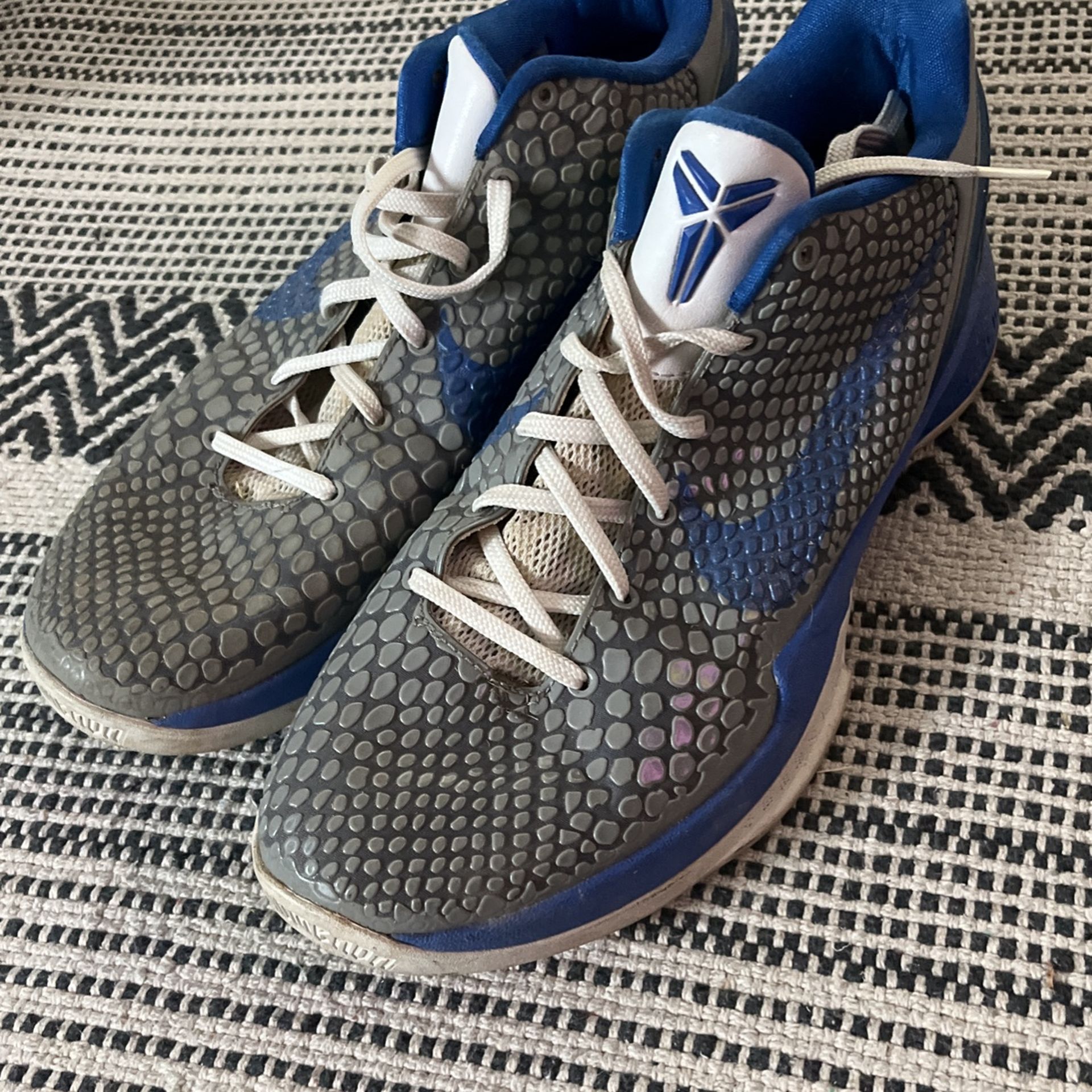 Nike Zoom Kobe VI -Size 9