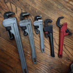 Set of 5 Pipe Wrenches Various Sizes