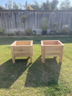 Raised Planter Boxes. 20” X 20” Wide, 17” Tall. Made With Cedar Wood Built To Last. Pick Up In Lake Elsinore. I Can Deliver Free Locally. 